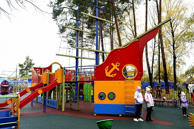 В Наволоках открыли новую детскую игровую площадку фото 12