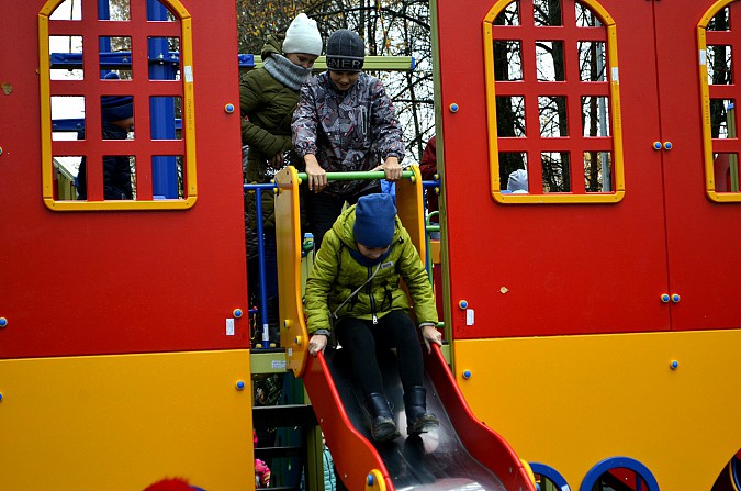 В Наволоках открыли новую детскую игровую площадку фото 18