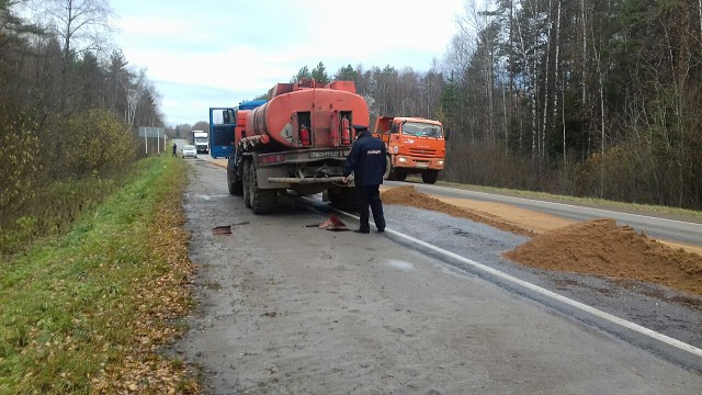 В Ивановской области столкнулись трактор и бензовоз фото 4