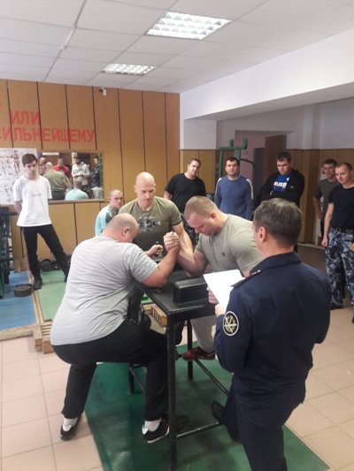 Сотрудники кинешемской колонии стали вторыми на областных соревнованиях по армрестлингу фото 2