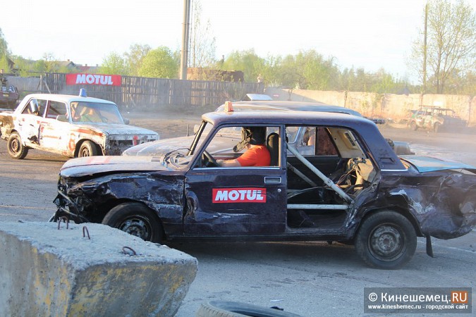 В Кинешме показательно раскурочили восемь автомобилей фото 115