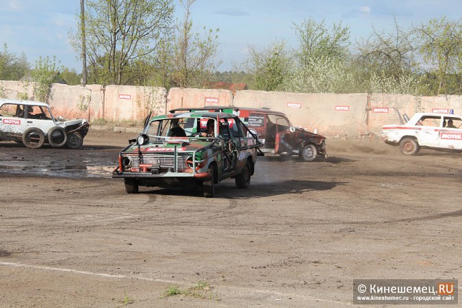 В Кинешме показательно раскурочили восемь автомобилей фото 60