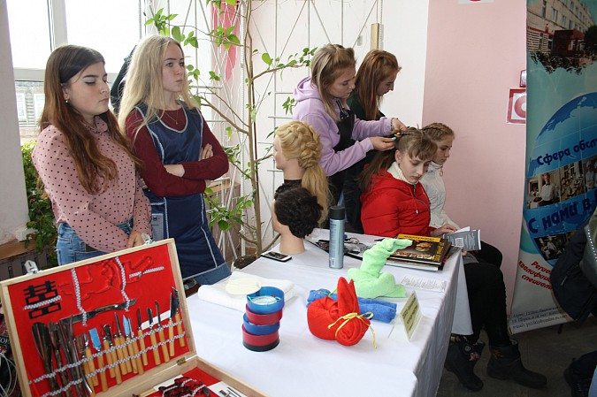 В Наволоках прошла ярмарка образовательных услуг фото 9