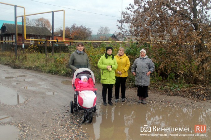 Огромные ямы избороздили в Кинешме улицу 12 Декабря фото 6