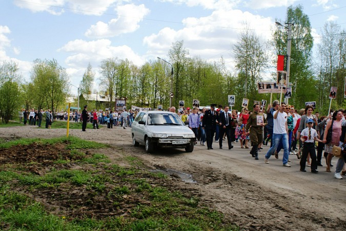 Более 700 жителей Заволжска встали в ряды Бессмертного полка фото 13