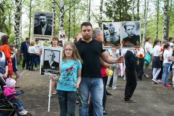 Более 700 жителей Заволжска встали в ряды Бессмертного полка фото 22