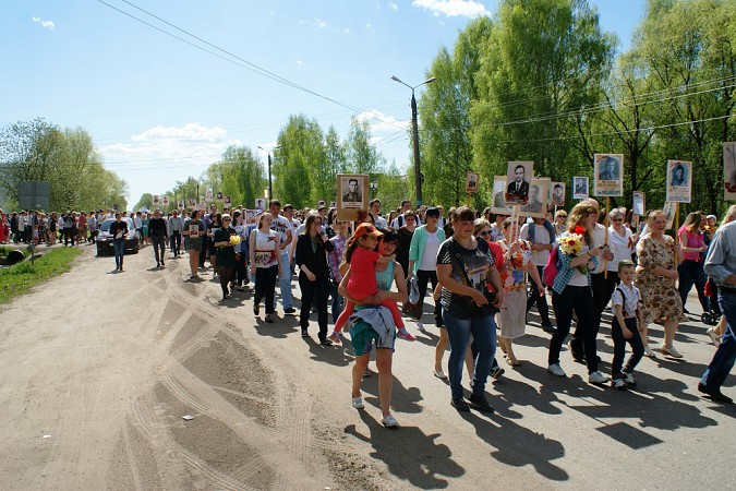 Более 700 жителей Заволжска встали в ряды Бессмертного полка фото 6