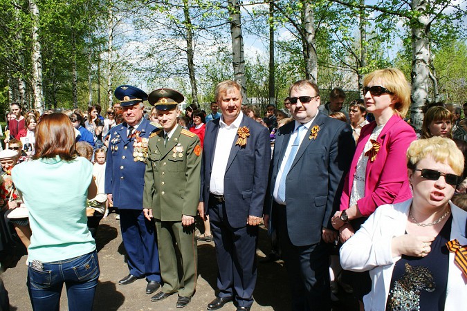 Более 700 жителей Заволжска встали в ряды Бессмертного полка фото 26