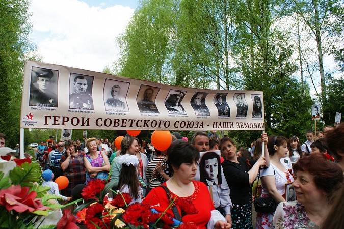 Более 700 жителей Заволжска встали в ряды Бессмертного полка фото 20
