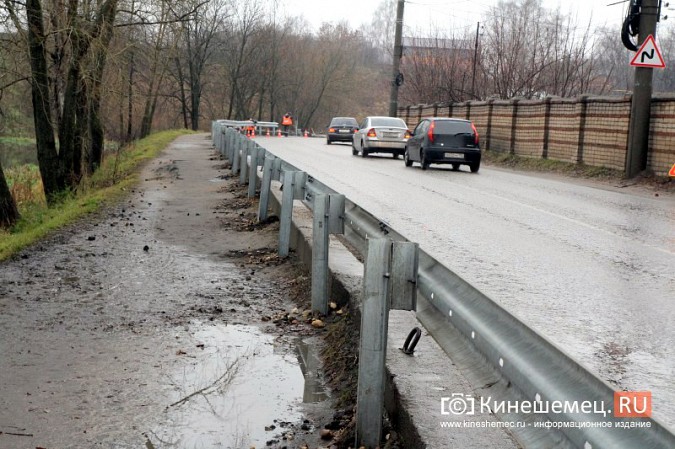 Вдоль Казохи монтируют 120 метров барьерных ограждений фото 5