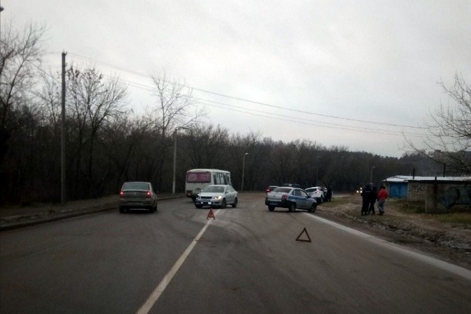 На Подшиваловской горе столкнулись три автомобиля фото 2