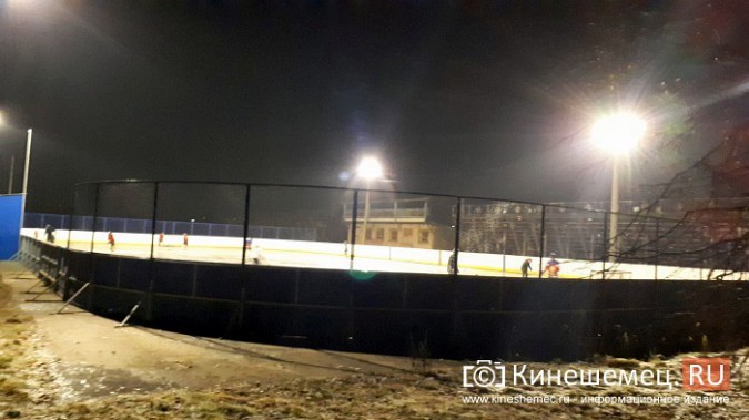 Кинешма первой в Ивановской области залила лед в хоккейной коробке фото 3