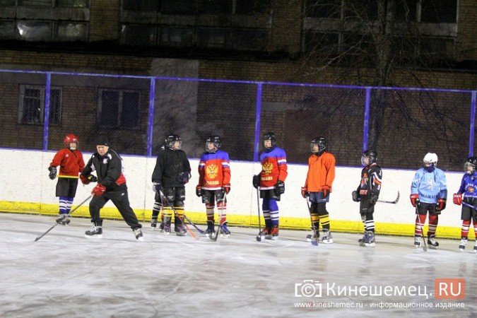 Кинешма первой в Ивановской области залила лед в хоккейной коробке фото 4