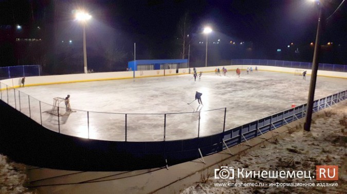 Кинешма первой в Ивановской области залила лед в хоккейной коробке фото 2