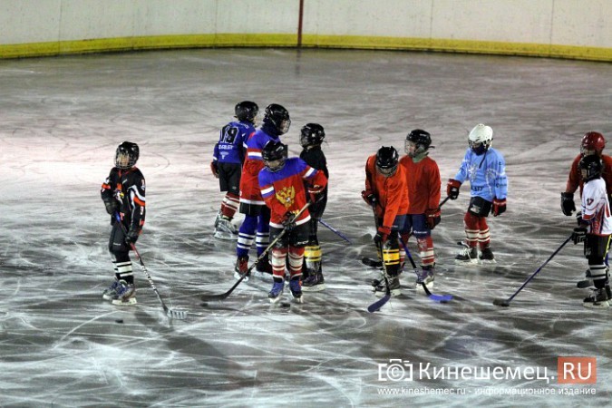 Кинешма первой в Ивановской области залила лед в хоккейной коробке фото 17
