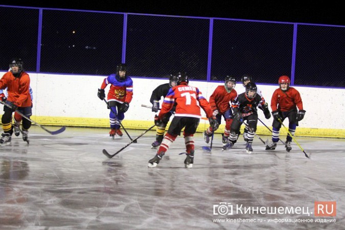 Кинешма первой в Ивановской области залила лед в хоккейной коробке фото 10