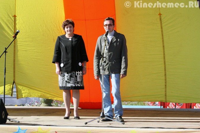 Мэрия Кинешмы дала указание срезать замки с «дерева любви» на Волжском бульваре фото 21