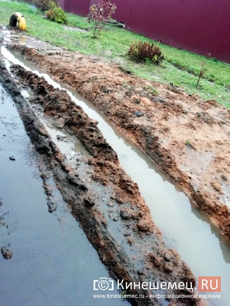 В Кинешме в переулке Дубровском автомобили вязнут в грязи фото 3