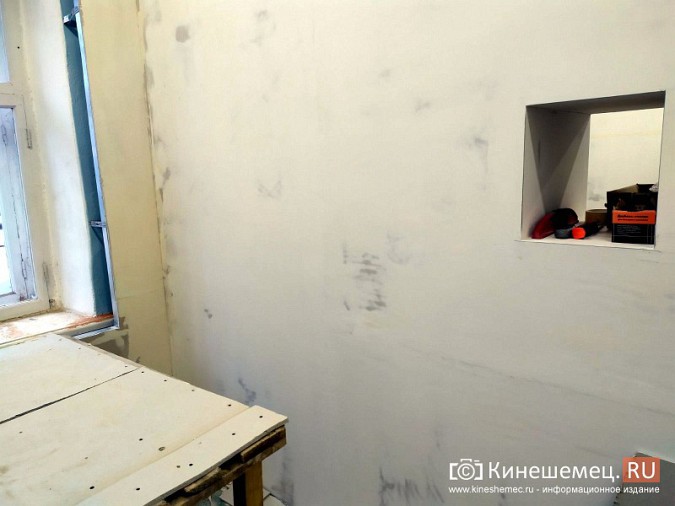 На кинешемской «скорой» продолжается ремонт помещений на первом этаже фото 9
