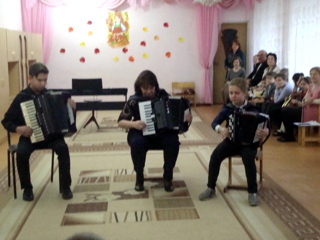 Музыканты из Детской школы искусств провели выездной концерт для дошколят фото 4