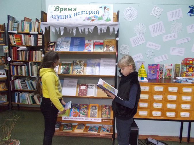 В библиотеке на Менделеева открылись новогодние книжные выставки фото 4