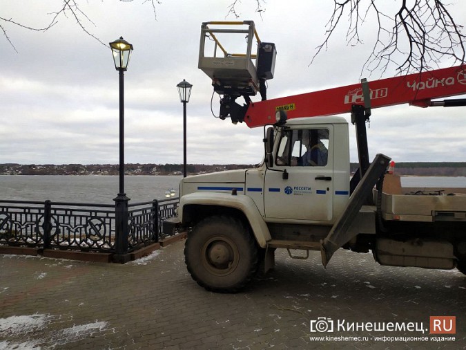 На Волжском бульваре засияли отреставрированные фонари фото 4