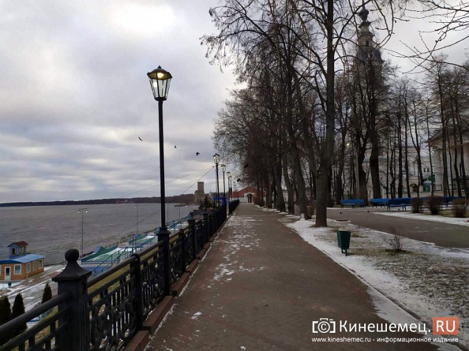 На Волжском бульваре засияли отреставрированные фонари фото 3