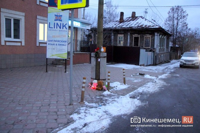 Кинешемцы несут цветы и игрушки к месту гибели 9-летней девочки фото 10