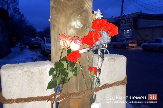 Кинешемцы несут цветы и игрушки к месту гибели 9-летней девочки фото 5