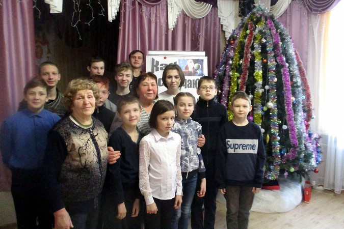Представители Совета ветеранов «Томны» рассказали о новогодних традициях ребятам из детдома фото 3