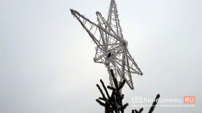 Как наряжали главную новогоднюю елку Кинешмы фото 3