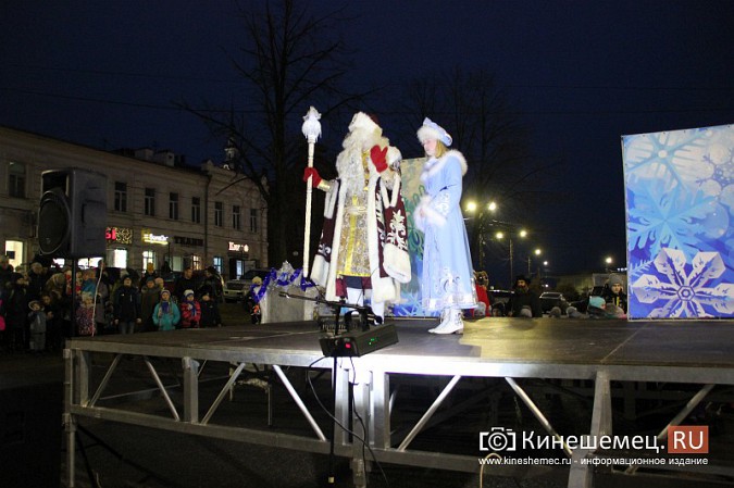 На главной новогодней елке Кинешмы зажгли огни фото 9