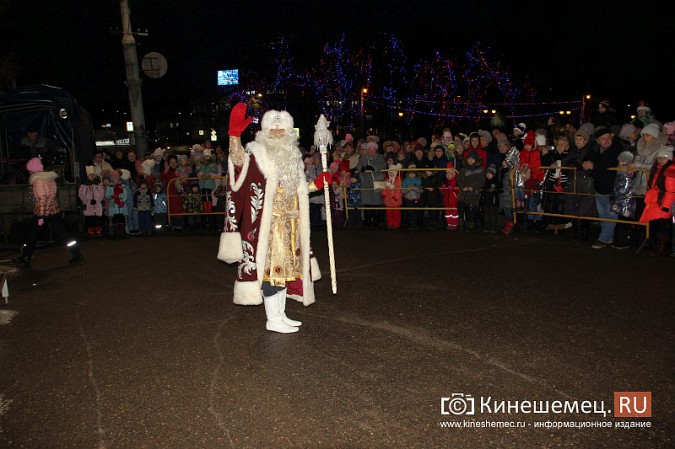 На главной новогодней елке Кинешмы зажгли огни фото 5