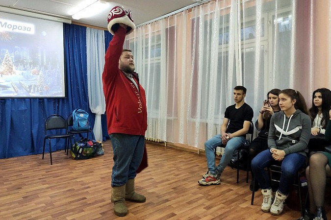 К кинешемским волонтерам приехал «Дед Мороз», которого обнимал Путин фото 3