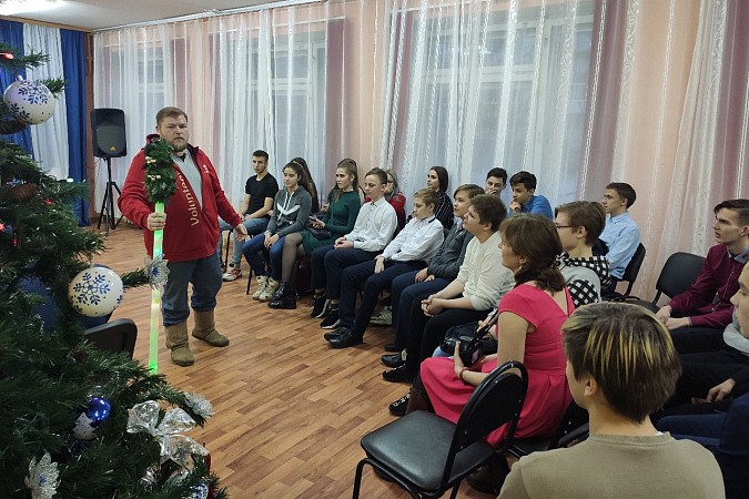 К кинешемским волонтерам приехал «Дед Мороз», которого обнимал Путин фото 5