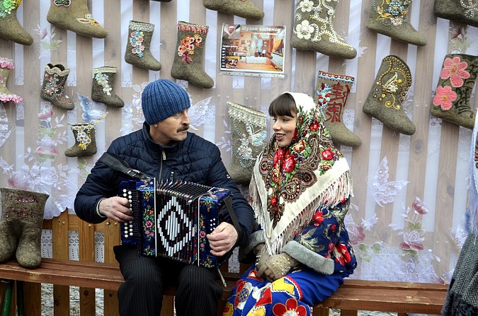 На фестивале валенка в Наволоках стреляли из пушки и бились на кулаках фото 8