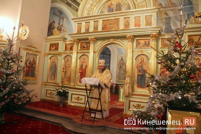 Сотни кинешемцев посетили рождественские службы в храмах города фото 16