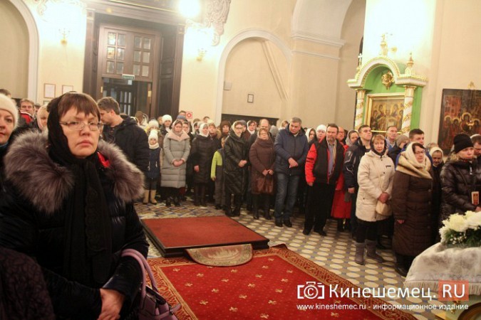 Сотни кинешемцев посетили рождественские службы в храмах города фото 2