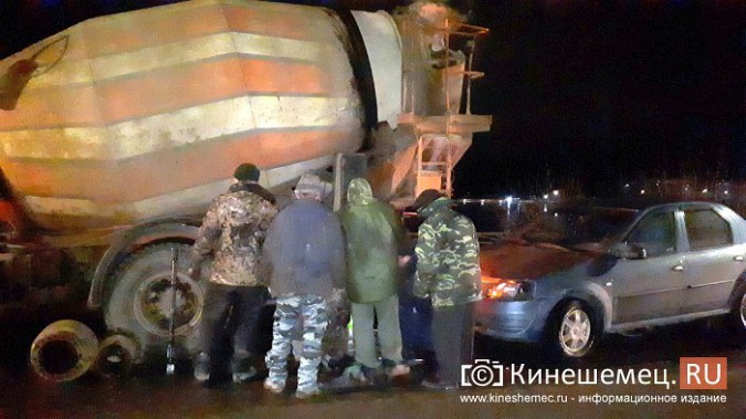 Поломка бетономешалки на Кузнецком мосту в Кинешме спровоцировала массовое ДТП фото 3