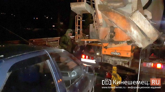 Поломка бетономешалки на Кузнецком мосту в Кинешме спровоцировала массовое ДТП фото 7