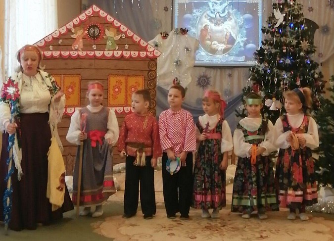 В Кинешме весело колядовали и водили хороводы фото 6