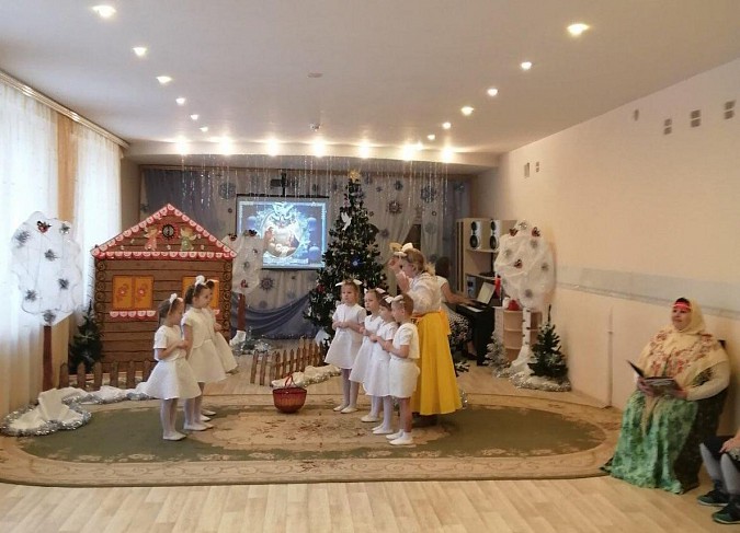 В Кинешме весело колядовали и водили хороводы фото 3