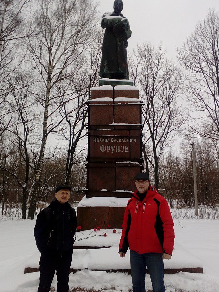 В Заволжске разваливается постамент памятника первому губернатору региона Фрунзе фото 4