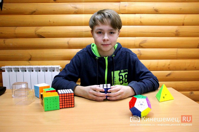 Ученик лицея им.Д.А.Фурманова Дима Комаров увлечен скоростной сборкой кубика Рубика фото 6