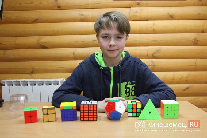 Ученик лицея им.Д.А.Фурманова Дима Комаров увлечен скоростной сборкой кубика Рубика фото 8