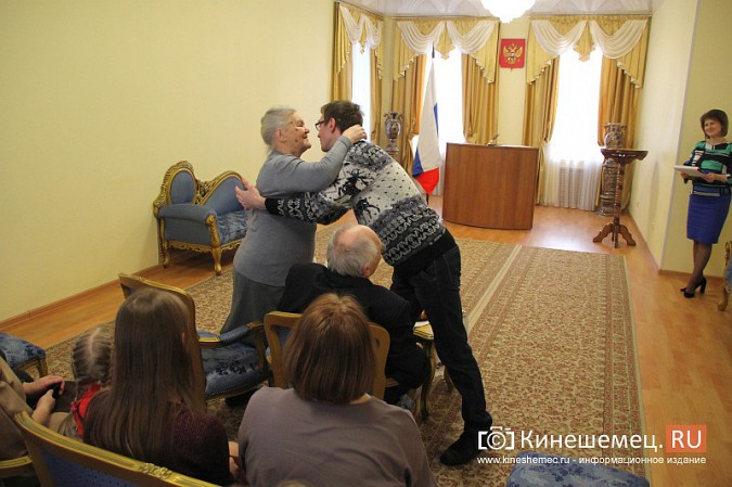 Супруги Березины отметили в Кинешемском ЗАГСе «бриллиантовую свадьбу» фото 17