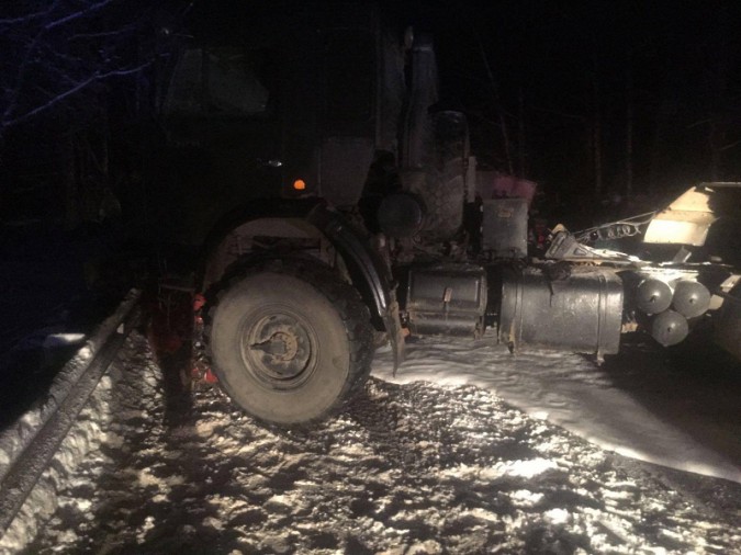 В Ивановской области в прицеп «КамАЗа» влетели три автомобиля: один человек погиб фото 5