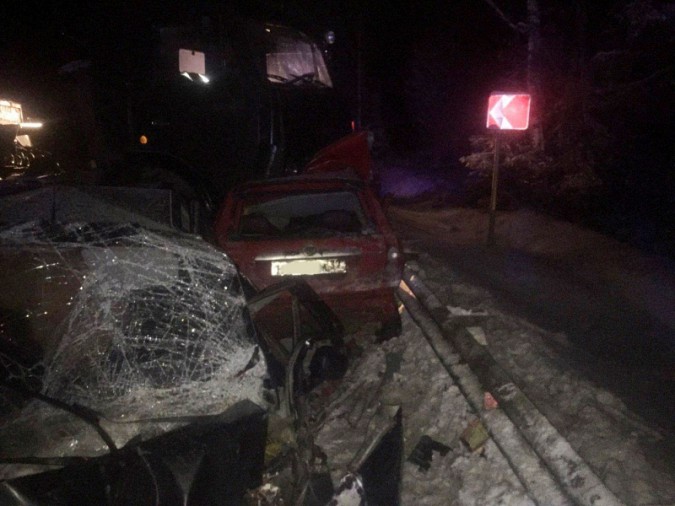 В Ивановской области в прицеп «КамАЗа» влетели три автомобиля: один человек погиб фото 2