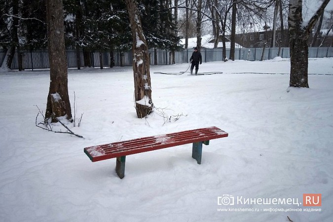 «Банщик» Дмитрий Серов при поддержке руководства школы №16 заливает каток на «ДХЗ» фото 4