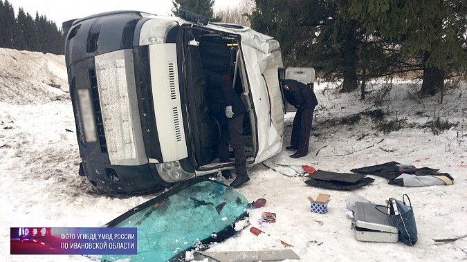 В Ивановской области перевернулся пассажирский микроавтобус фото 3